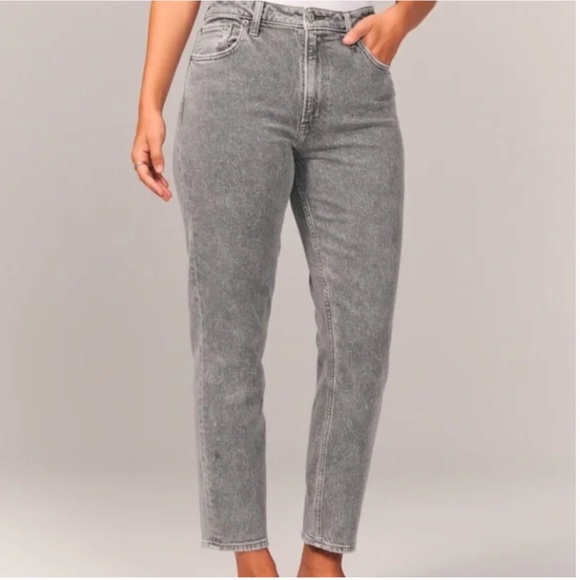 NWT Abercrombie and Fitch The Mom High Rise Jeans Light Grey Wash Size 0/25 - Picture 4 of 10